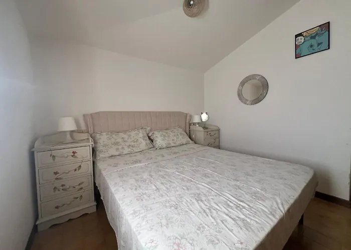 Apartment Bright Escape Near The *