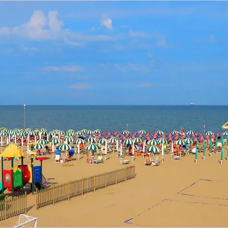 Bright Escape Near The דירה *