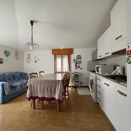 Bright Escape Near The דירה