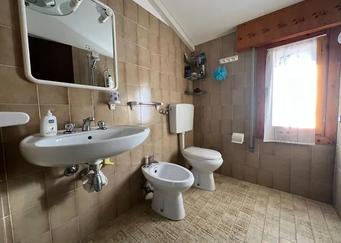 Bright Escape Near The * ביביונה